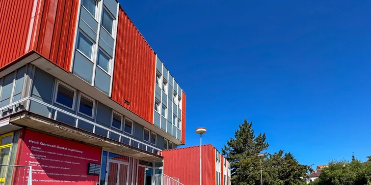 Pobyt v Klatovech v ikonické budově telekomunikace: možnost VIP prohlídky, blízko centra