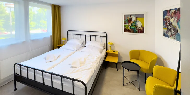 Pobyt v Klatovech v ikonické budově telekomunikace: možnost VIP prohlídky, blízko centra