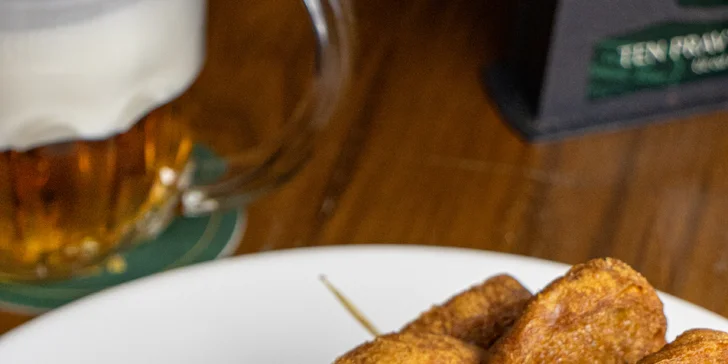 Namíchaný tatarák z falešné svíčkové a zlatavé topinky: 150 nebo 300 g