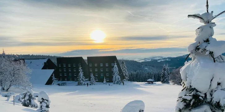 Horský hotel u Pece pod Sněžkou: snídaně či polopenze a 90 min. wellness