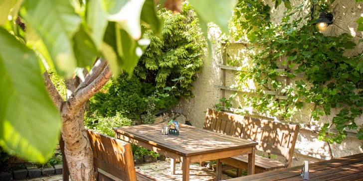 Namíchaný tatarák z falešné svíčkové a zlatavé topinky: 150 nebo 300 g