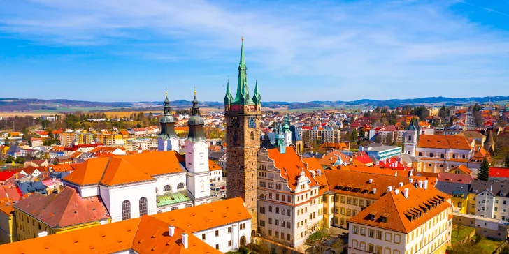 Pobyt v Klatovech v ikonické budově telekomunikace: možnost VIP prohlídky, blízko centra