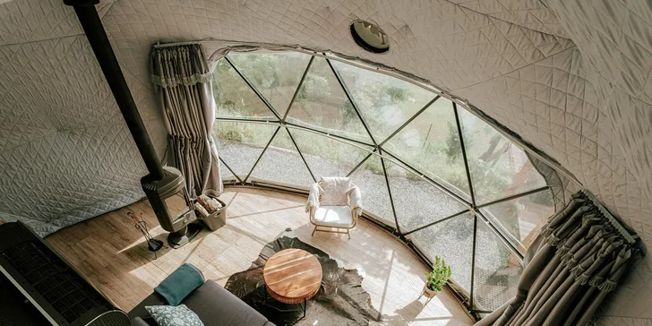 Glamping na samotě: luxusní stan s kuchyní i koupelnou a venkovní vířivka