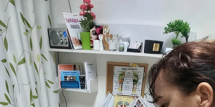 Rozjasnění a omlazení pleti: lymfatická masáž dekoltu, krku a obličeje na 50 minut