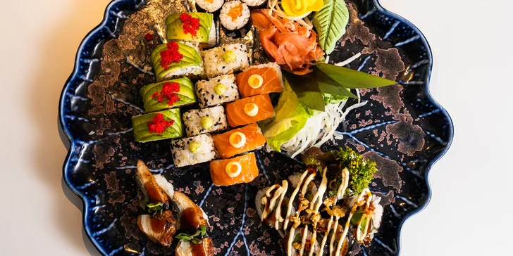 Sushi set s 50 kousky v restauraci v centru Brna: úhoř, losos, tuňák i procecco na přípitek