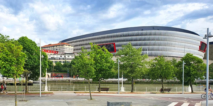 Poznejte španělské Bilbao: moderní 4* hotel v centru města, snídaně, výlety do muzea i na vyhlídku