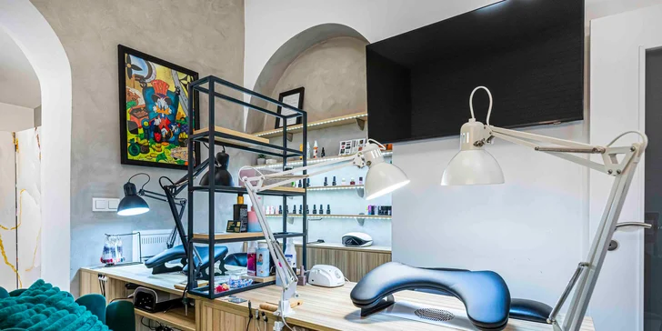 Manikúra v salonu v Libni: klasická, pánská, japonská i s gel lakem