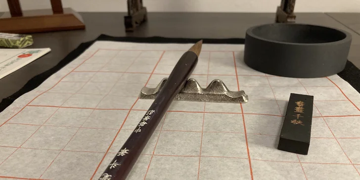 Čínské znaky jako umění: kurz kaligrafie se štětcem a tuší, vhodné i pro začátečníky