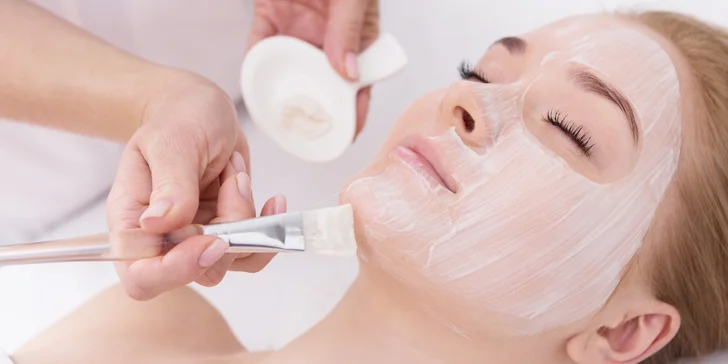Rozmazlete sebe i svou pleť: hydratační či anti-age ošetření, lifting řas nebo laminace obočí