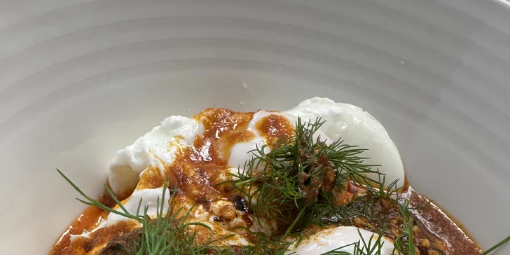 Snídaňové menu pro 1 až 2 osoby: avokádový sendvič nebo turecká vejce včetně nápojů