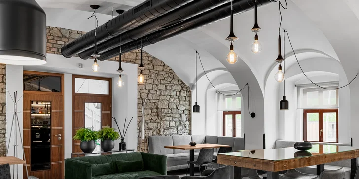 Snídaňové menu pro 1 až 2 osoby: avokádový sendvič nebo turecká vejce včetně nápojů