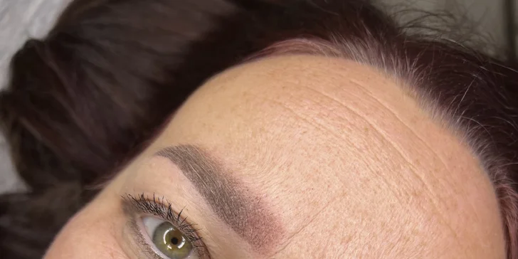 Permanentní make-up rtů, obočí pudrovou metodou či linky v horní řasové linii