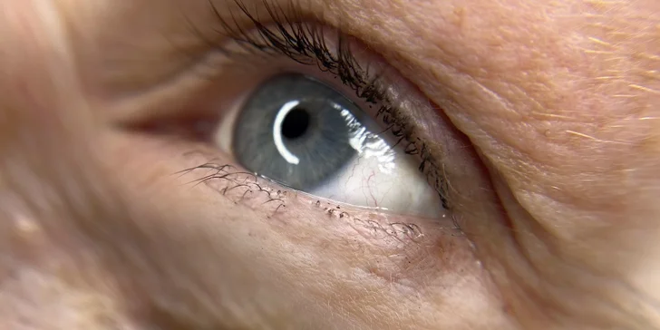 Permanentní make-up rtů, obočí pudrovou metodou či linky v horní řasové linii