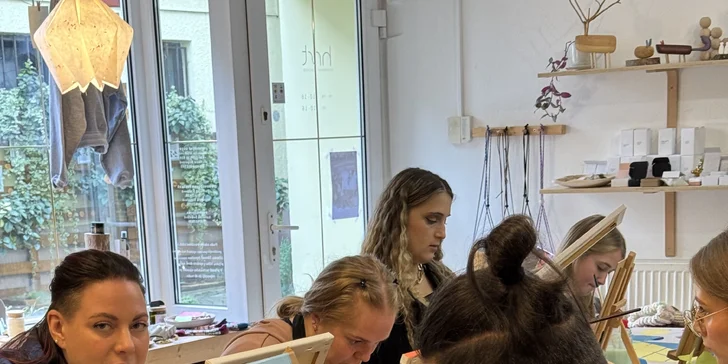 Kreativní dárek: kurz zážitkového malování akrylem v centru Liberce