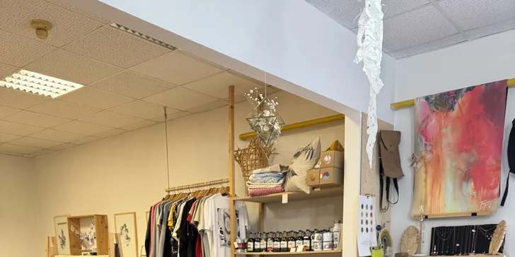 Kreativní dárek: kurz zážitkového malování akrylem v centru Liberce