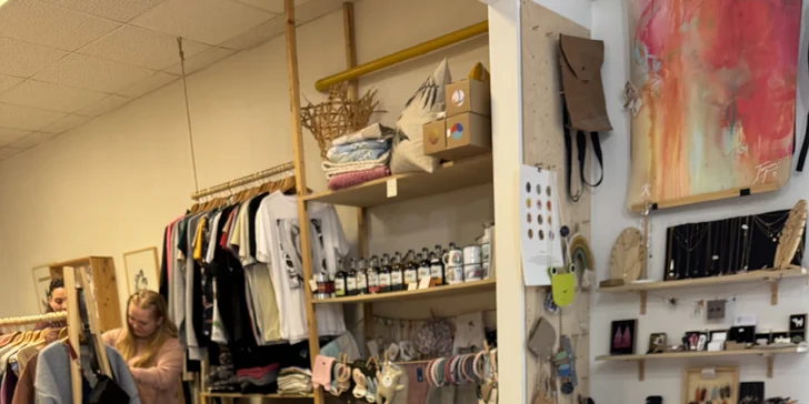 Kreativní dárek: kurz zážitkového malování akrylem v centru Liberce