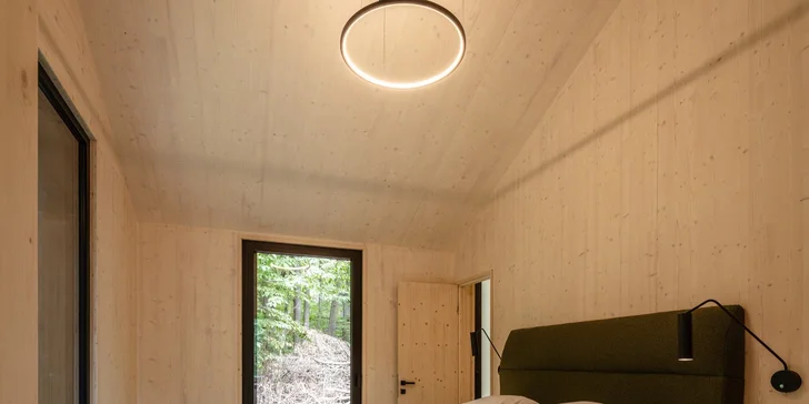 Luxusní chalet uprostřed lesa nedaleko Ostřihomi, polopenze i soukromý wellness