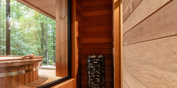 Luxusní chalet uprostřed lesa nedaleko Ostřihomi, polopenze i soukromý wellness