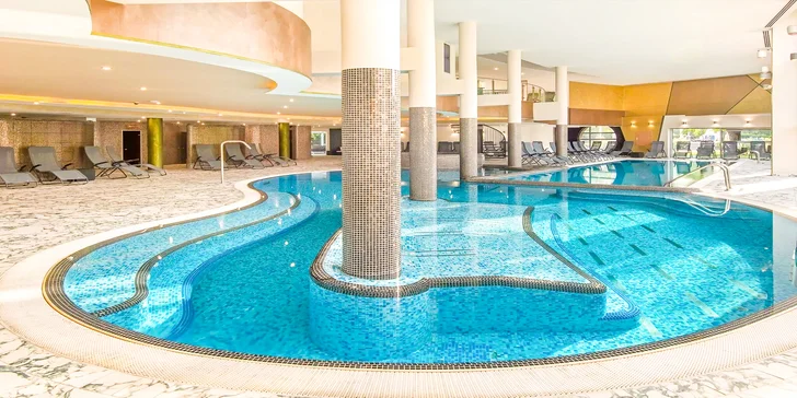 Rodinný 5* hotel u Balatonu: polopenze a neomezený vstup do 2 wellness zón, vlastní pláž
