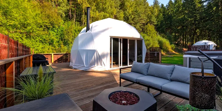 Luxusní glampingová kupole na východě Čech se saunou a vířivkou i snídaní