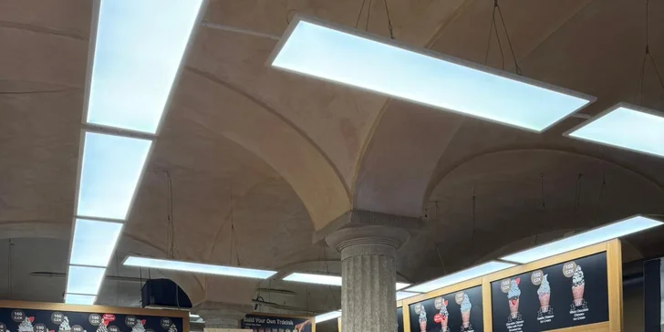 Voňavá pochoutka v centru Prahy: sladký trdelník i káva pro jednoho či pár