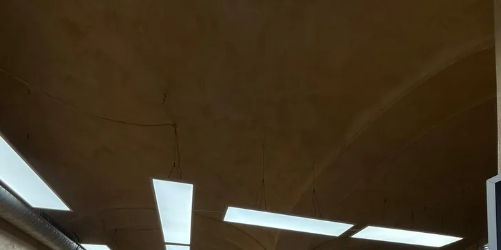 Voňavá pochoutka v centru Prahy: sladký trdelník i káva pro jednoho či pár