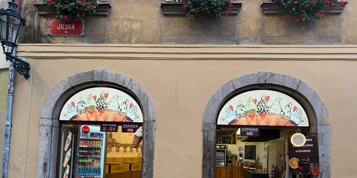 Voňavá pochoutka v centru Prahy: sladký trdelník i káva pro jednoho či pár
