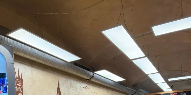 Voňavá pochoutka v centru Prahy: sladký trdelník i káva pro jednoho či pár