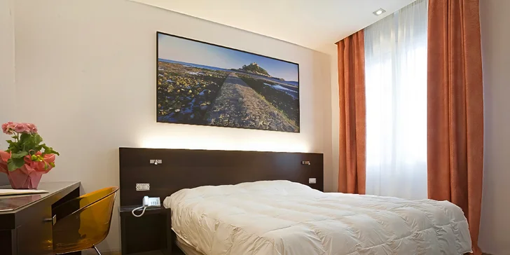 4* hotel se snídaní v historickém centru Rimini, cca 20 min. pěšky od pláže