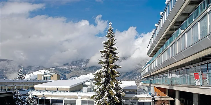Lyžování v Dolomitech: 3* hotel s polopenzí, krytý bazén, 100 metrů od skiareálu, 6denní skipas
