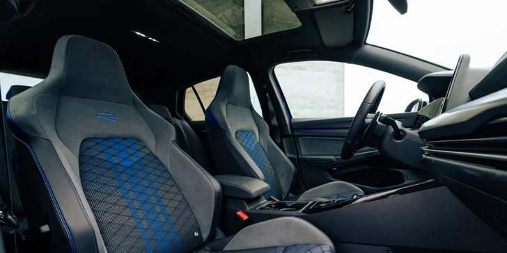 Zážitek za volantem: pronájem vozu Volkswagen Golf 8.5 R na 24 nebo 48 hodin