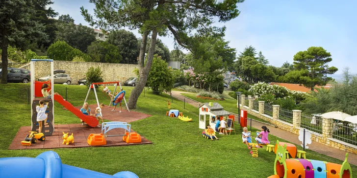 Dovolená na Istrii: 4* resort přímo u pláže vč. stravy, bazénu a sauny