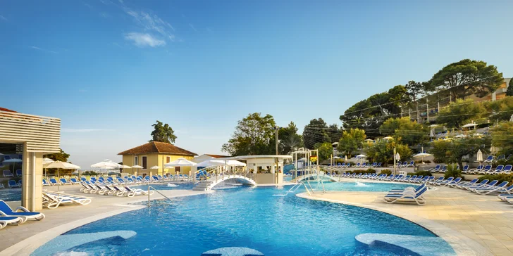 Dovolená na Istrii: 4* resort přímo u pláže vč. stravy, bazénu a sauny