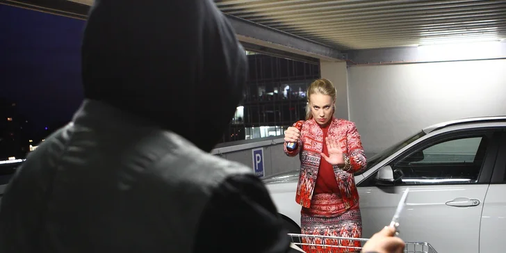 Sebeobrana krav maga: kurz proti noži nebo na použití pepřového spreje