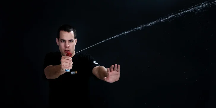 Sebeobrana krav maga: kurz proti noži nebo na použití pepřového spreje