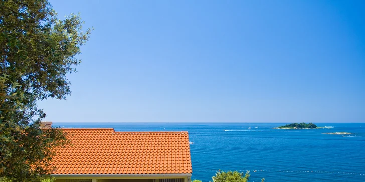 Rodinná dovolená na Istrii: 4* apartmánový resort přímo u moře, snídaně i polopenze