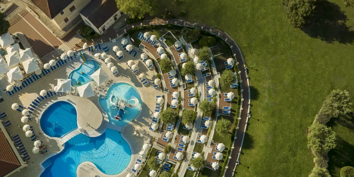 Dovolená na Istrii: 4* resort přímo u pláže vč. stravy, bazénu a sauny