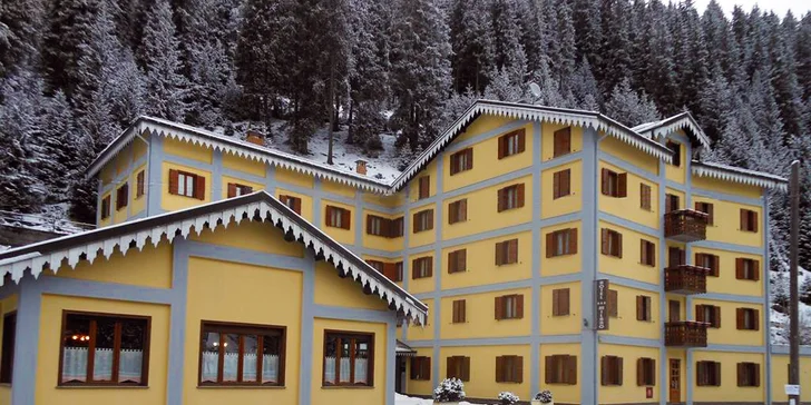 Zima v Itálii: skiareál Santa Caterina 200 m od ubytování, 6denní skipas a polopenze