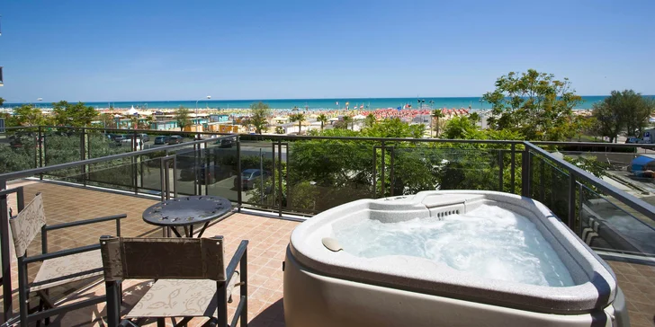 Relax v Rimini: hotel přímo u pláže, snídaně, polopenze nebo plná penze, bazén i wellness