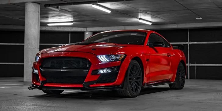 Brutální jízda v Mustangu GT Shelby paket: až 50 minut včetně dálniční známky
