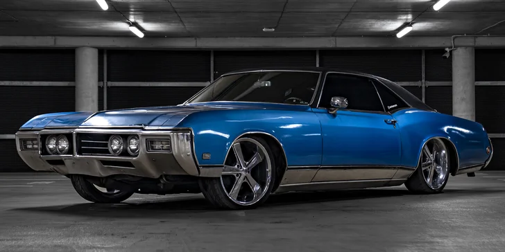Jízda v legendárním veteránu: až 60 min. v Dodge Charger nebo Buick Riviéra