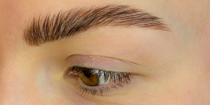 Kompletní péče o vaše obočí a řasy: úprava i barvení, salon na Vinohradech