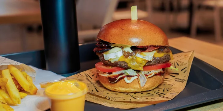Burger menu: 100% hovězí z českého chovu, americká BBQ omáčka, hranolky i nápoj, 2 pobočky