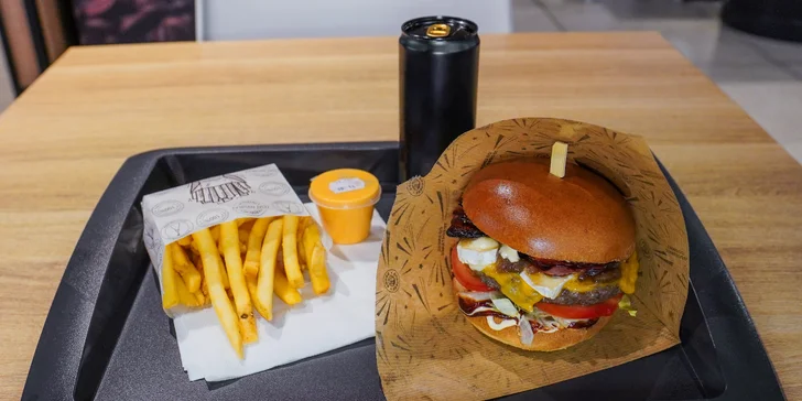 Burger menu: 100% hovězí z českého chovu, americká BBQ omáčka, hranolky i nápoj, 2 pobočky