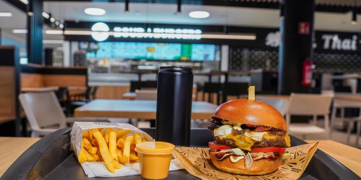 Burger menu: 100% hovězí z českého chovu, americká BBQ omáčka, hranolky i nápoj, 2 pobočky