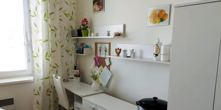 Rozjasnění a omlazení pleti: lymfatická masáž dekoltu, krku a obličeje na 50 minut