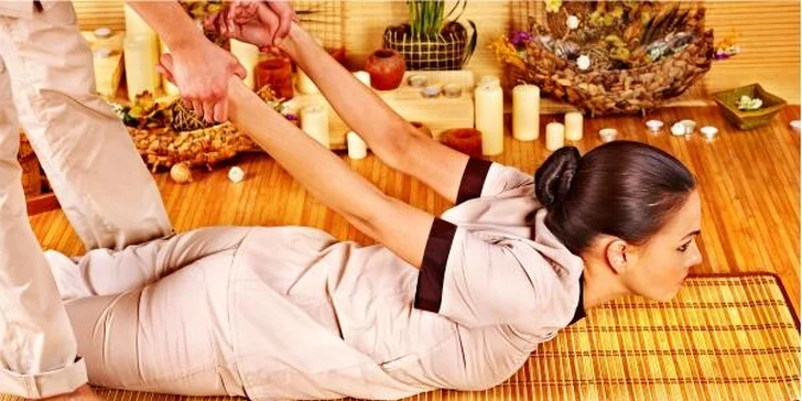 Tradiční thajská masáž: hluboké protažení svalů a uvolnění těla