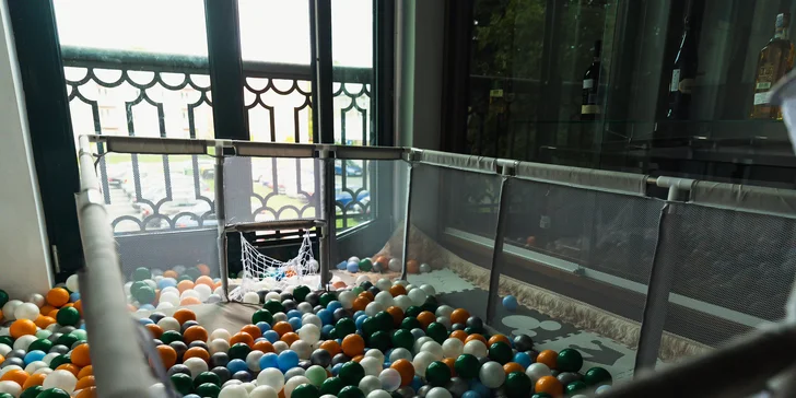 Káva a dezert nebo croissant pro 1 nebo 2 osoby v kavárně Broadway