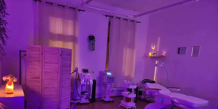 Mikrojehličkování nebo karbonový peeling pro omlazení a obnovu pleti