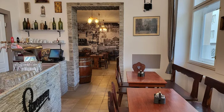 Půlkilový namíchaný tatarák ze zadního hovězího a 12 topinek k tomu